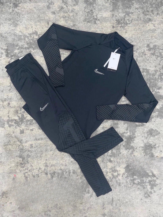 blck tracksuit