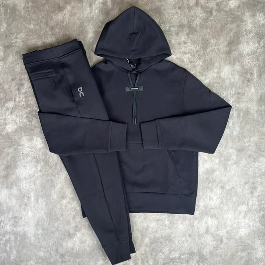 O N FOCUS TRACKSUIT - BLACK