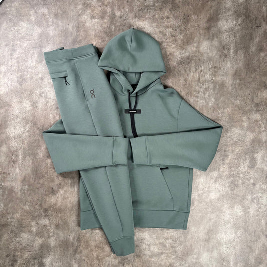 O N FOCUS TRACKSUIT - OLIVE